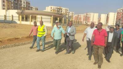 بالصور || مسئولو "الإسكان" يتابعون سير العمل بمشروعات مدينة حدائق العاصمة