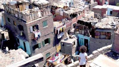 خبير اقتصادي: العالم يرفع القبعة لمصر في قضائها على المناطق غير الآمنة