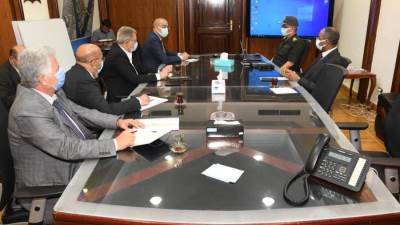 وزير الإسكان ونائب "الهيئة الهندسية" يدرسان توفير احتياجات المياه والصرف للمشروعات السكنية الجارى تنفيذها بمحافظة الإسكندرية