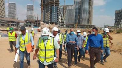 مسئولو "الإسكان" يقومون بجولة موسعة بمشروعات  العاصمة الإدارية الجديدة 
