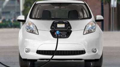 وزير قطاع الأعمال يكشف عن موعد طرح السيارات الكهربائية للبيع في مصر