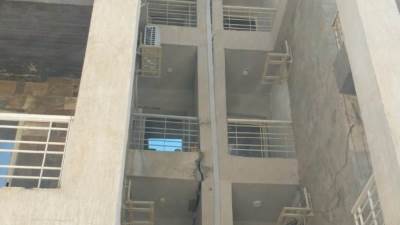 بالفيديو .. إسكان مصر يرصد تضرر عمارات "دار مصر" بمشروع الإسكان المتوسط 