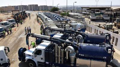 وزير الإسكان يتابع مشروعات تطوير منظومة الصرف الصحي واستعدادات موسم الشتاء بمدينة القاهرة الجديدة