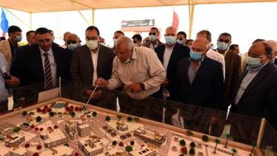 خلال زيارته للوادي الجديد.. رئيس الوزراء يتفقد أعمال تنفيذ مجمع 30 يونيو المُميكن للمصالح الحكومية بالخارجة