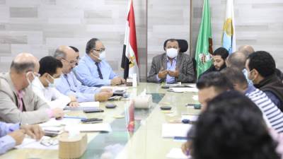 رئيس مياه المنيا يتابع نسب تنفيذ محطات مياه حياة كريمة مع الشركات المنفذة