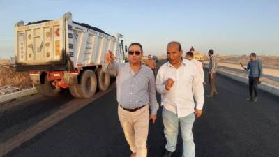 "الإسكان": تَقَدُم أعمال تنفيذ الطرق بمدن الشروق والعاشر من رمضان والسادات لخدمة المشروعات المختلفة