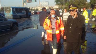 رئيس مياه القاهرة يتابع تنفيذ خطة مواجهة تجمعات الامطار