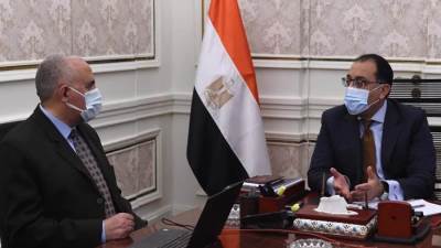 مدبولى يستعرض خطط إعادة استخدام مياه الصرف الزراعي