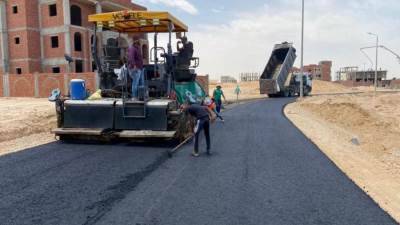 وزير الإسكان يتابع مشروعات تطوير البنية الأساسية بمدينة برج العرب الجديدة