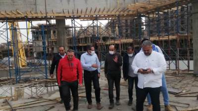 مسئولو "الإسكان" يتفقدون سير العمل بمشروع تطوير منطقة سور مجرى العيون بالقاهرة