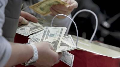 خبير اقتصادي : التضخم العالمي سببه زيادة الطلب على السلع بعد رفع قيود كورونا