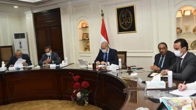 وزير الإسكان يتابع سير العمل بمنطقة الأعمال المركزية بالعاصمة الإدارية وأبراج «الدوان تاون» بالعلمين الجديدة