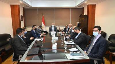 وزير الإسكان يستعرض مقترح برنامج إدارة وتشغيل منطقة الأعمال المركزية بالعاصمة الإدارية الجديدة