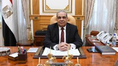 وزير الإنتاج الحربي يكشف مميزات الأتوبيس الكهربائي المصري