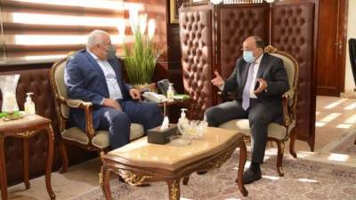 وزير التنمية المحلية يتابع مع محافظ الوادي الجديد معدلات تنفيذ مشروعات حياة كريمة