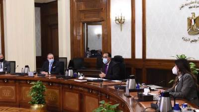 رئيس الوزراء يعقد اجتماعاً مع مسئولى شركة "جنرال موتورز العالمية" و"مجموعة منصور"