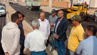 مسئولو «العاشر من رمضان» يتفقدون أعمال الطرق والزراعة  لوحدات المبادرة الرئاسية «سكن لكل المصريين»