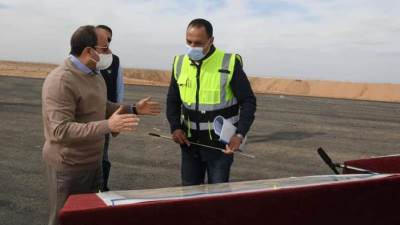 بالصور  السيسي يتفقد مشروعات شبكة الطرق الجديدة 