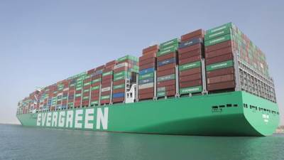  قناة السويس تشهد العبور الأول لسفينة الحاويات EVER AIM وسفينة الركاب COSTA FIRENZE 