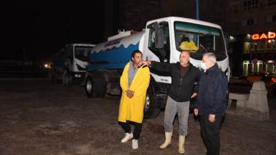 رئيس القابضة للمياه يتابع تمركزات المعدات بمناطق كورنيش وشرق الاسكندرية