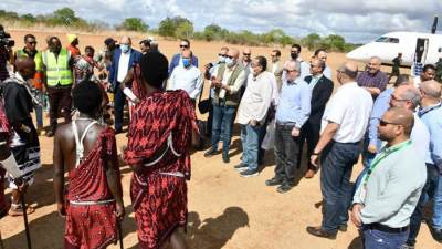 وزير الإسكان يصل موقع سد ومحطة "جوليوس نيريري" لتفقد سير العمل 