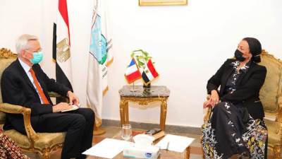 وزيرة البيئة تبحث مع السفير الفرنسي بالقاهرة استضافة مصر لمؤتمر المناخ القادم 