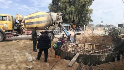 رئيس جهاز النوبارية الجديدة يتابع العمل بمحطة الصرف الصحي 