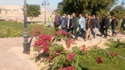 مساعد نائب رئيس هيئة المجتمعات العمرانية  يتفقد المشروعات بسوهاج الجديدة