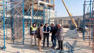 نائب وزير الإسكان يتفقد سير العمل بمشروع تطوير  «منطقة سور مجرى العيون»