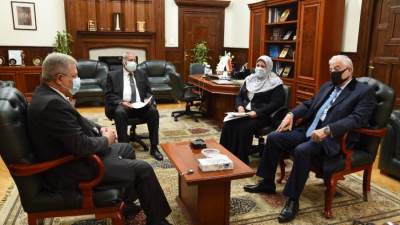 محافظ جنوب سيناء و رئيس القابضة للمياه يجتمعان لمناقشة آليات تطوير وتحسين منظومة المرافق بالمحافظة