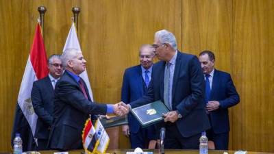  توقيع عقد إنشاء مجمع «العالمية للميثانول» بالمنطقة الاقتصادية لقناة السويس