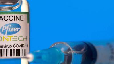 الحكومة تكشف حقيقة صدور قرار بدفع مبالغ مالية مقابل تلقي الجرعة الثالثة من لقاح كورونا