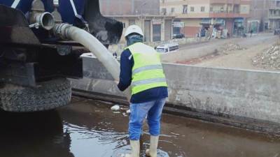 غرفة عمليات القابضة للمياه تتابع التعامل مع الأمطار فى المحافظات