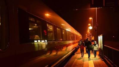 وزير النقل: وجبات عشاء مجانا بالقطارات لمن لا يملك ثمنها خلال فترة الطقس السيء