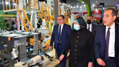 نيفين جامع:انشاء المجمعات الصناعية ساهم فى زيادة نسبة المكون المحلي في المنتجات الكيماوية بنسب تتراوح بين 30% إلى 40%