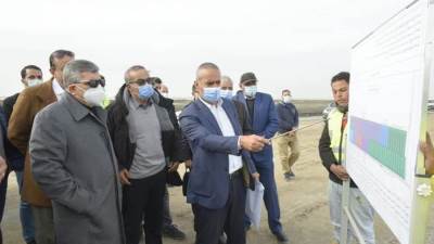 رئيس «قناة السويس» يعاين على أرض الواقع مشروعات «المزارع السمكية»