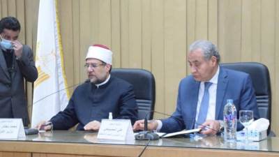 توزيع لحوم الأضاحي بالمناطق الأكثر احتياجاً في بروتوكول بين «التموين» و«الأوقاف»