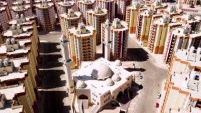 «مدبولي» : مشروع تطوير المناطق غير الآمنة المصري لم يحدث في أي دولة بالعالم