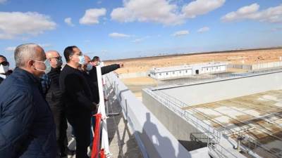 رئيس الوزراء يتفقد مشروعات مدينة العلمين الجديدة 