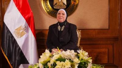 إنشاء مجلس «الصناعات النسيجية» برئاسة وزيرة الصناعة والتجارة 