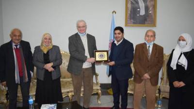 الجامعة الروسية تكرم الكاتب الصحفي محمود الجندي وتمنحه درع الجامعة