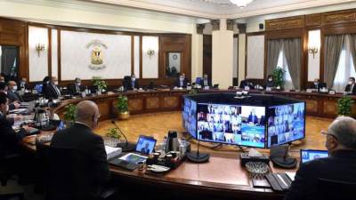 رئيس الحكومة يوافق على زيادات ومنح لـ«الموظفين والأطباء والمدرسين»