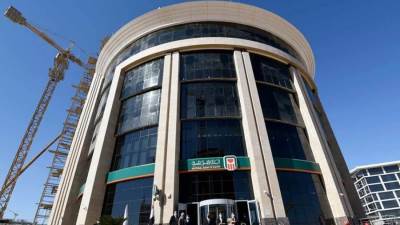 مدبولى يتفقد أول فرع للبنك الاهلي  فى العاصمة الإدارية 