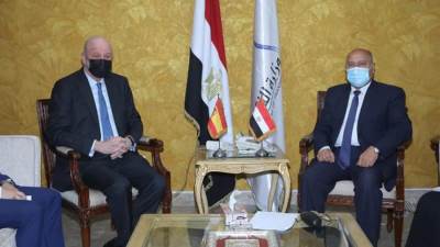 قطارات «تالجو» وتطوير «المترو» على مائدة «الوزير» وسفير إسبانيا