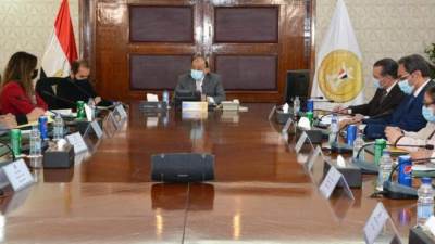 «تنمية صعيد مصر» على طاولة مناقشات وزير التنمية المحلية والبنك الدولى