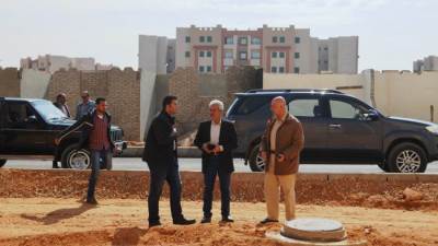  سباق مع الزمن للانتهاء من الأسواق والمدارس بـ«العاشر من رمضان» 