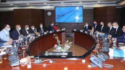 «الوزير» يدرس «التوقيت المناسب» لإنشاء مصنع «عربات القطار» بمصر