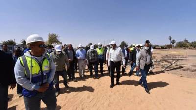 بالصور ..رئيس القابضة لمياه الشرب والصرف الصحى يتفقد عددا من مشروعات «حياة كريمة» بأسوان