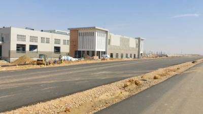 وزير الإسكان : الانتهاء من أعمال المرافق والطرق المؤدية لمحطات القطار الكهربائي بمدينة بدر