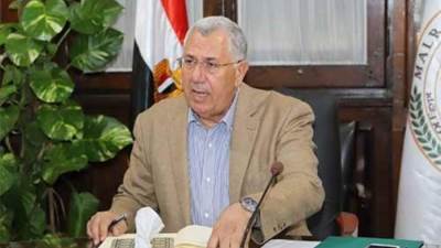 وزير الزراعة يناشد المواطنين : «مفيش حاجة هتغلى» واللحمة البلدي بـ 145 جنيها